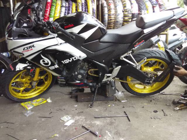 Velg axio + ban pirelli + arm banana pnp cbr 150 facelift k45g & cbr 150 lokal k45 & new cb 150 velk