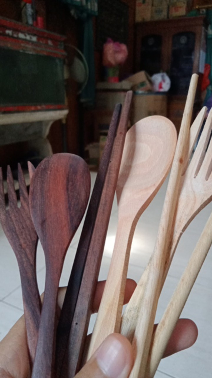 Souvenir Sendok Garpu Sumpit Kayu