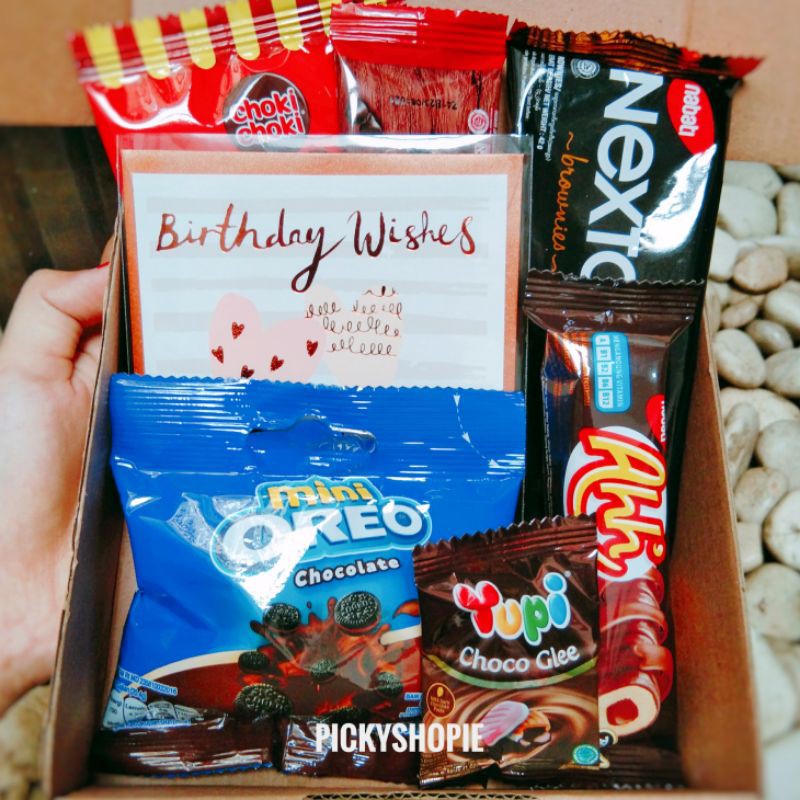 

SNACK BOX HAMPERS HEMAT ISI JAJAJAN UNTUK KADO HADIAH WISUDA ULANG TAHUN SURPRISE FREE CARD