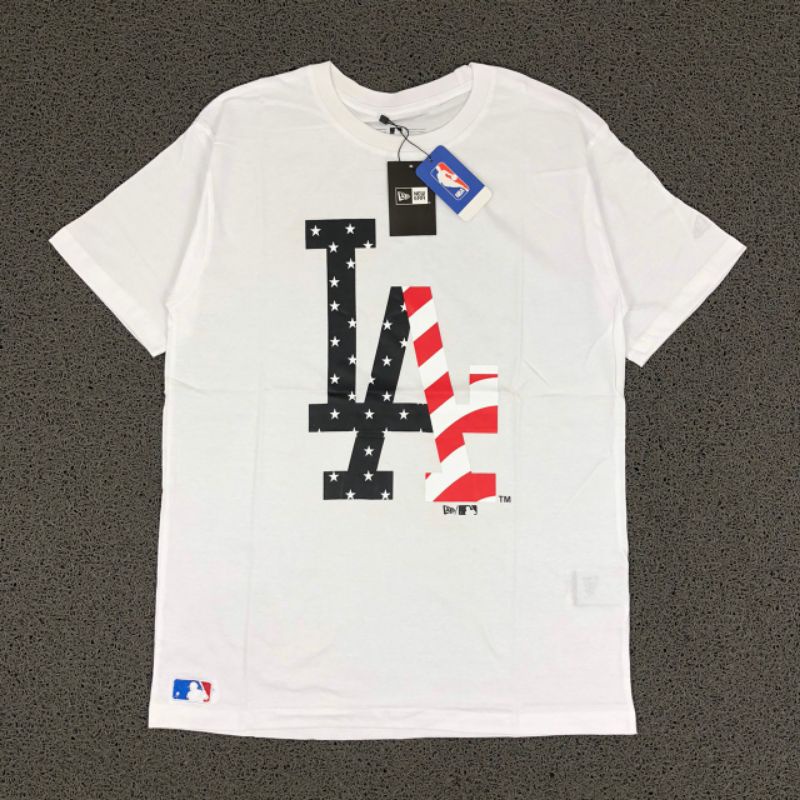 KAOS NEW ERA X MLB LA FLAG PRINTED IN LA LOGO PREMIUM TEE