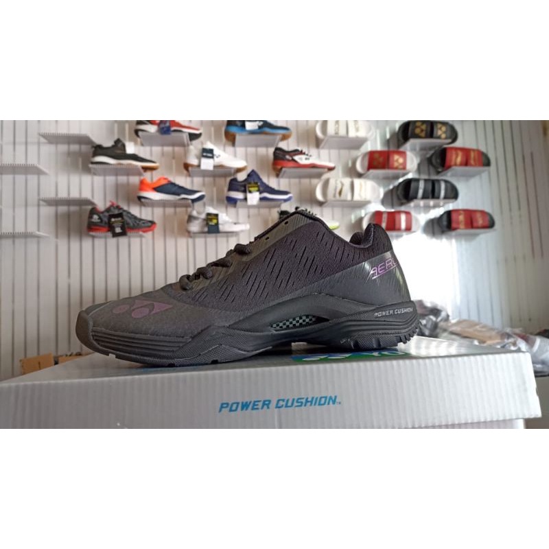 Sepatu yonex aerus z man