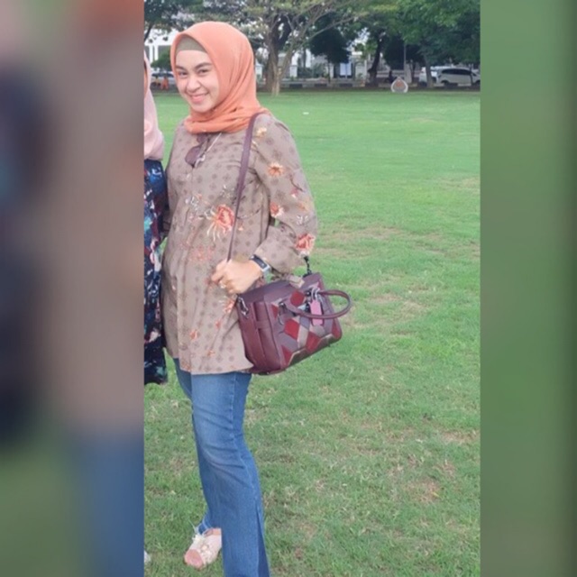 Mahati top ria miranda / preloved riamiranda