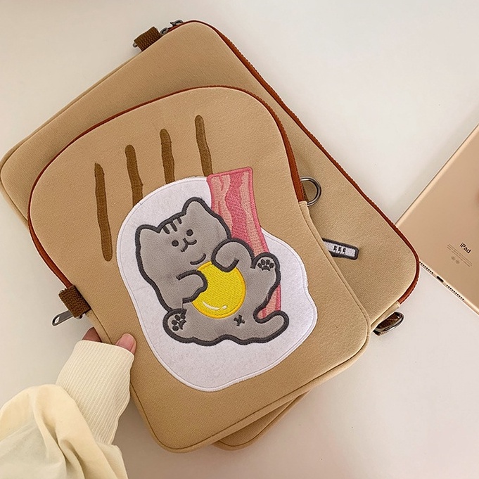 Sleeve Pouch Sarung Tas Bag Case Ipad Tab Tablet Macbook Air Pro Laptop Asus Acer Lenovo HP Huawei 11 12 13 14 15 inch Motif Gambar Kucing Cat Warna Coklat Cream Lucu Cute Murah Korean Model Tali Selempang Jinjing Bahu Pundak