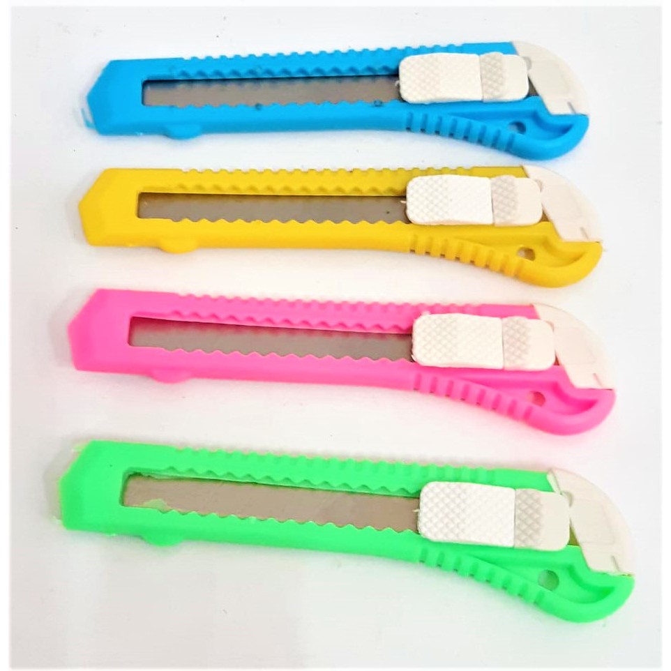 

PISAU CUTTER PEMOTONG KERTAS WARNA PASTEL BESAR MURAH PLASTIK L-500