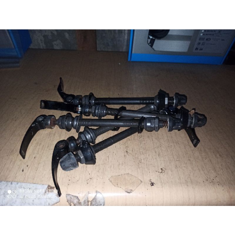 as dan qr seperti di foto iklan