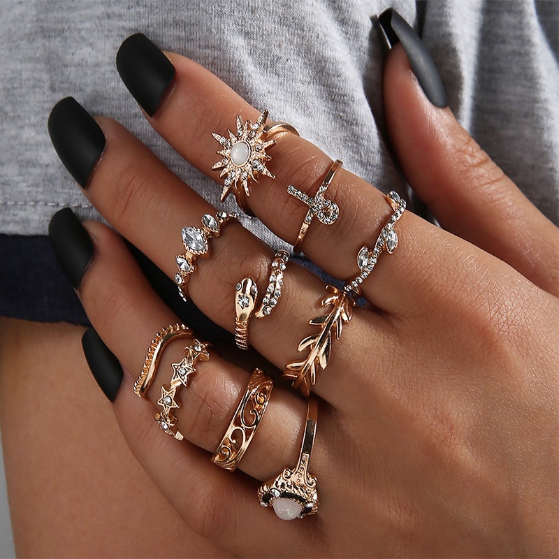 10pcs / Set Cincin Bentuk Ular Gaya Bohemian Untuk Wanita