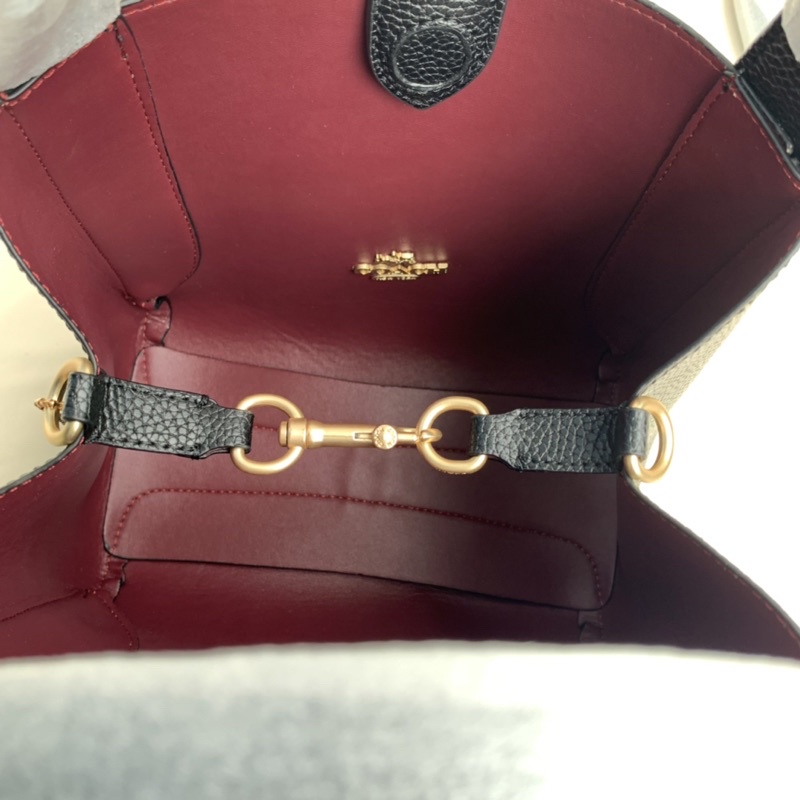 Coach Hadley Hobo 21 In Signature Canvas (C78800)