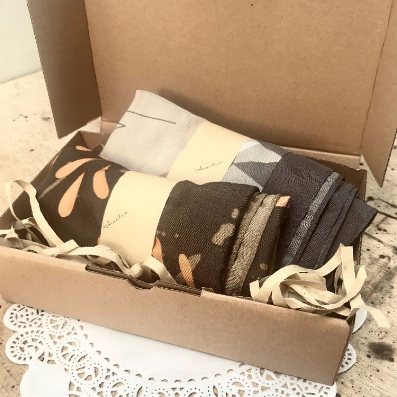 

CUSTOM GIFT Kerudung Paket Kado