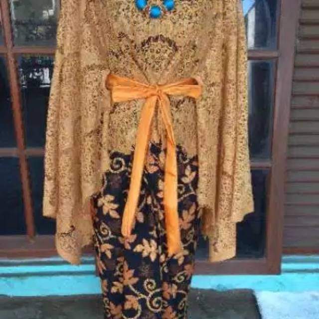 Cape brokat renda tali