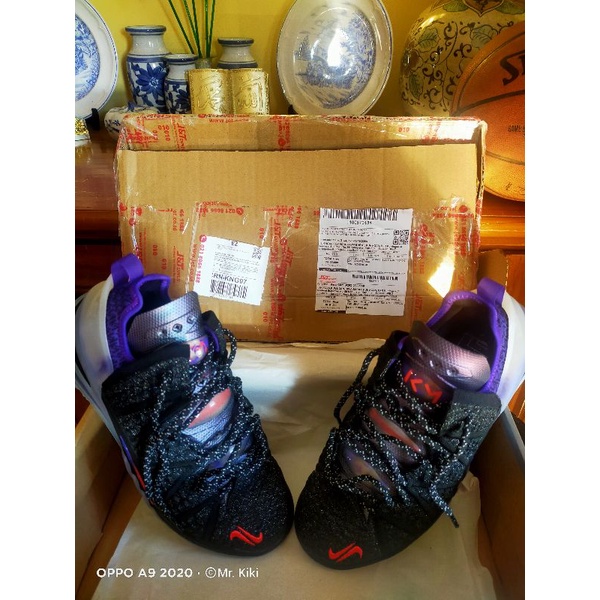 sepatu basket Nike Lebron 18