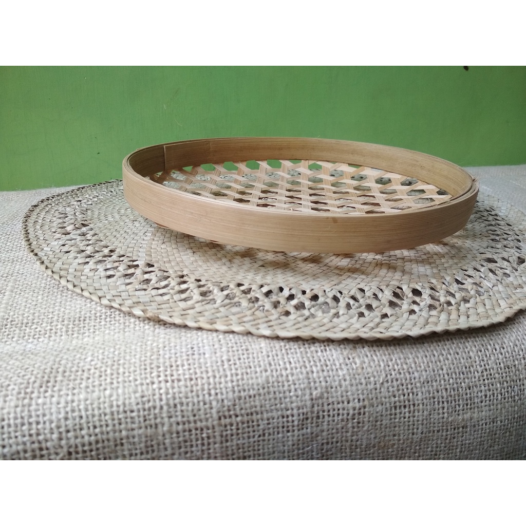 Piring bambu unik anyaman bulat