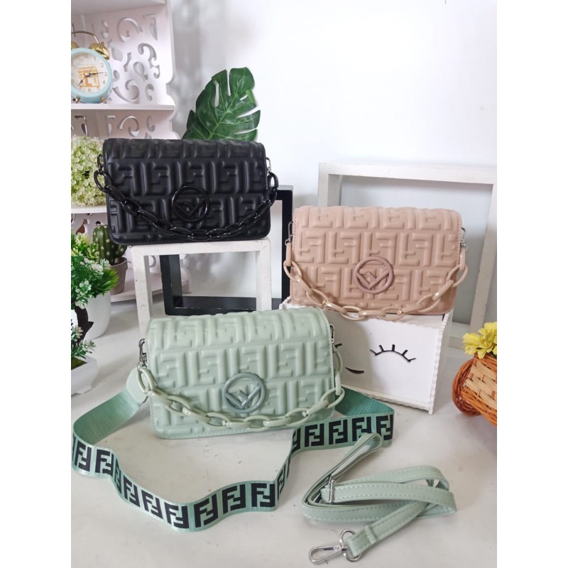 Tas Selempang Fendi Embos