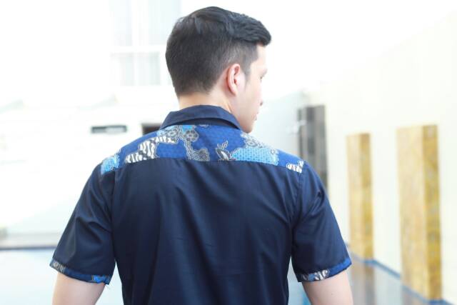 Loyal Kemeja Hem Batik Navy Modern Pria M L XL XXL