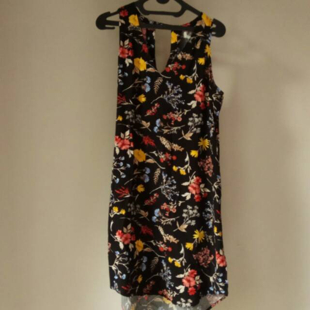 

Flower dress new with tag, no label