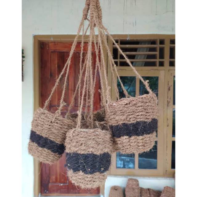 Pot dari sabut kelapa / pot gantung sabut kelapa / pot anggrek / pot sabut / pot ijuk
