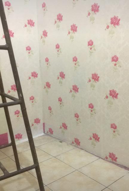 Wallpaper Dinding Bunga Kilap Pink