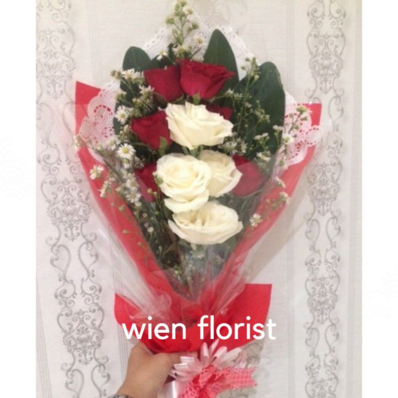 BUKET MAWAR PUTIH DAN MERAH