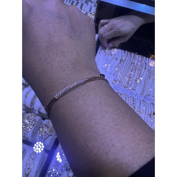 Gelang emas bermata berlian