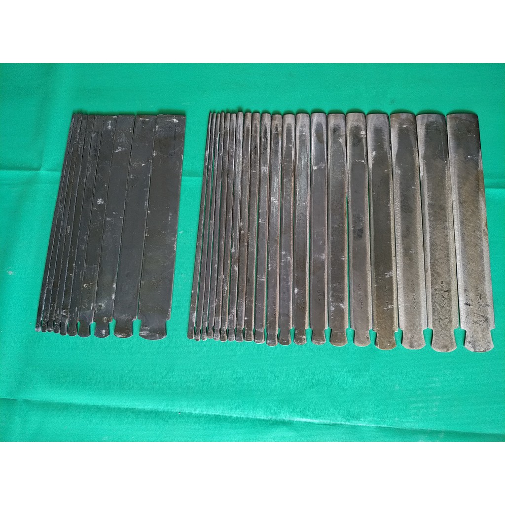 pahat tatah ukir baja per putih sapuan