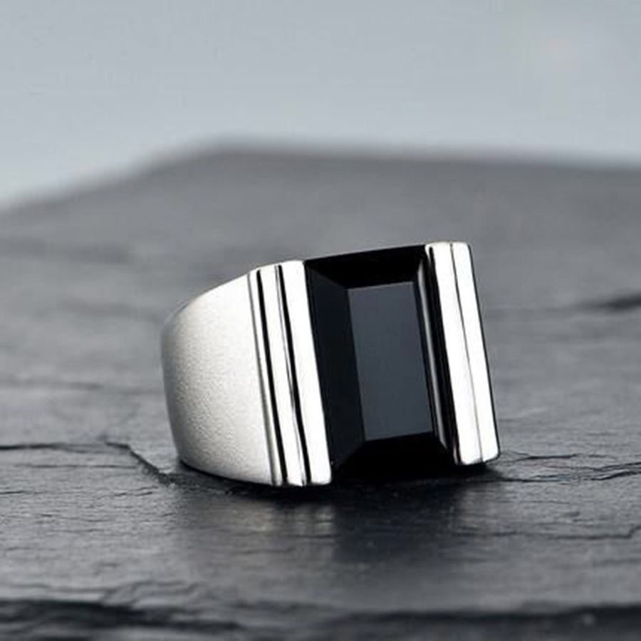 Cincin Silver Titanium Steel Hias Batu Akik Hitam Gaya Punk Untuk Pria