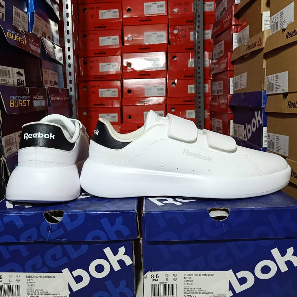 toko sepatu reebok