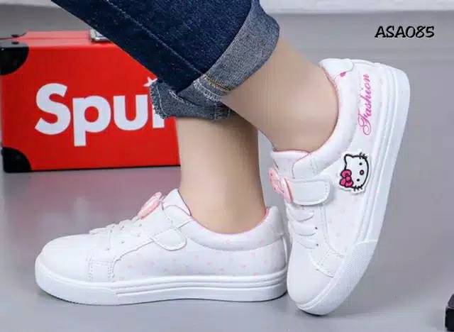 Sepatu anak fashion hello kitty size 26-30