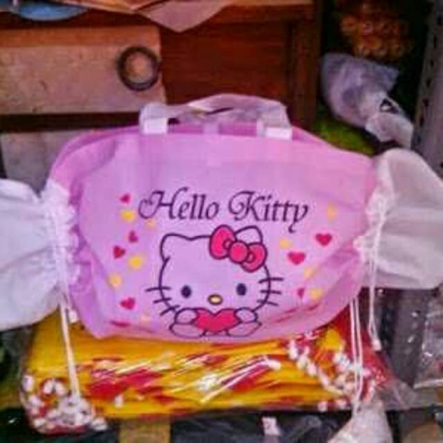 

Goodie bag ultah permen karakter hello kitty