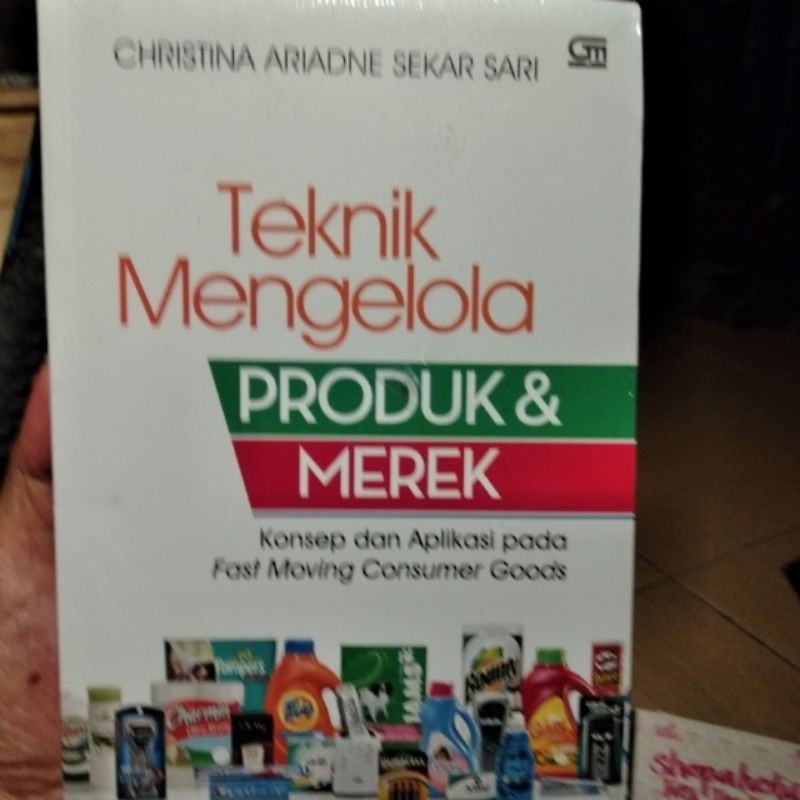 Teknik Mengelola Produk dan Merek (Soft Cover)
oleh Christina Ariadne Sekar Sari