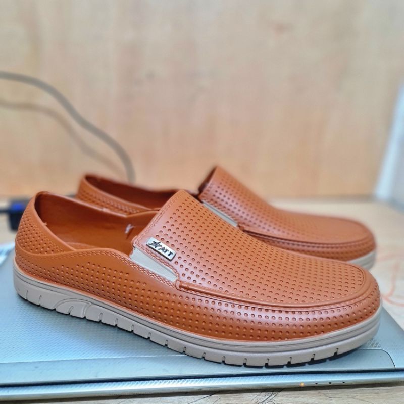 Sepatu slip on pria original pro att sepatu kerja anti air nyaman dipakai