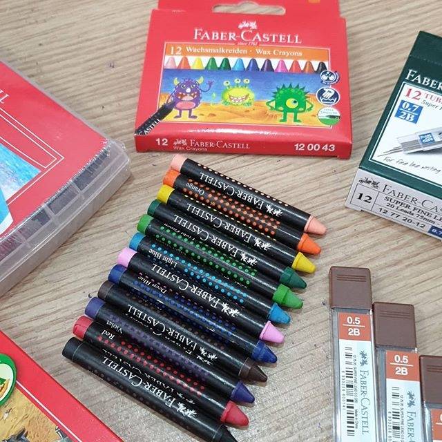 

Crayon Faber Castell 12 warna