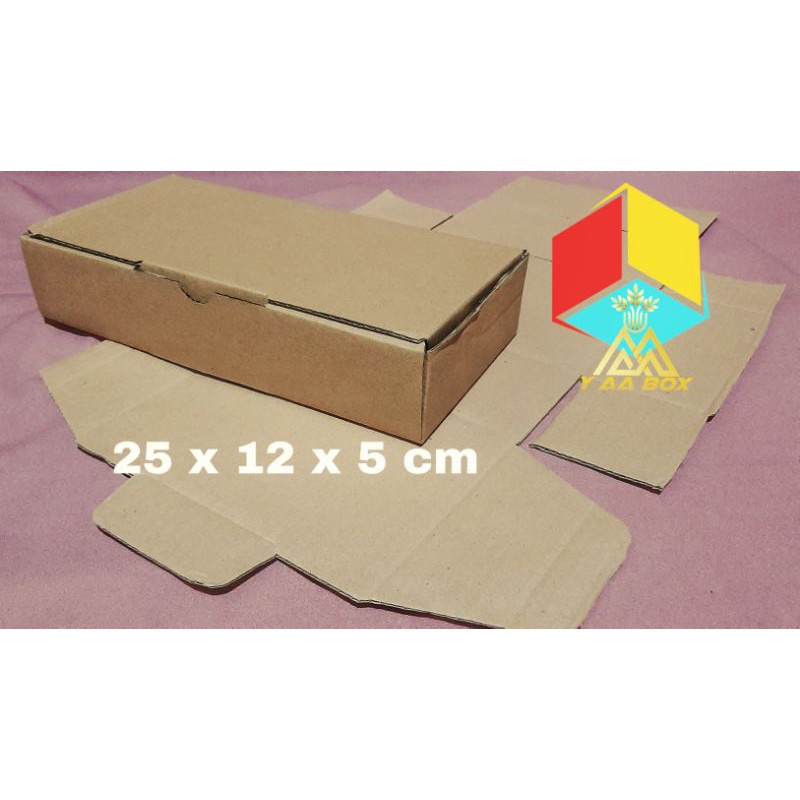 

KOTAK BOX /BOX PACKAGING 25 × 12 × 5 cm