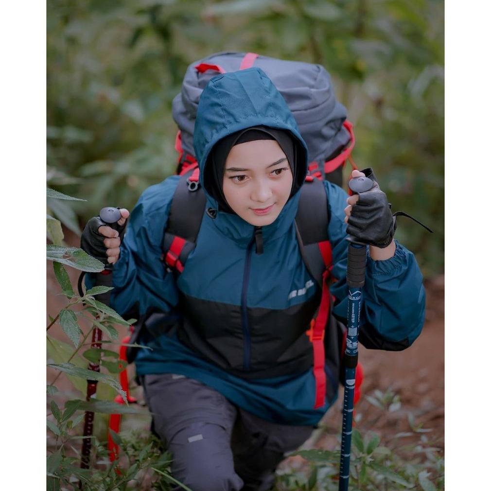 Jaket Pendaki Gunung Waterproof
