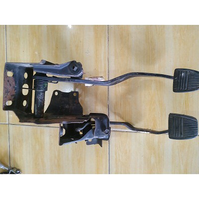 Pedal kopling dan pedal rem Toyoa Avanza VVTi tahun 2010