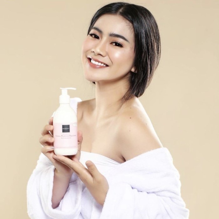 SCARLETT Whitening Body Lotion ROMANSA by Felicya Angelista BodyLotion