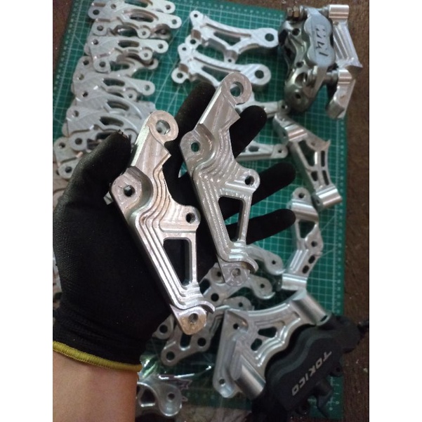 Breket kaliper nissin samuray 2p untuk beat vario disk 260mm dan 220mm