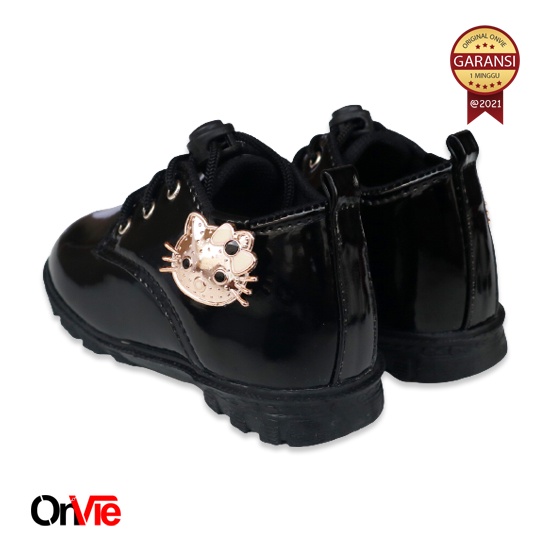 Sepatu Boots Anak Perempuan Hitam Putih Bertali Glossy Motif Hello Kitty