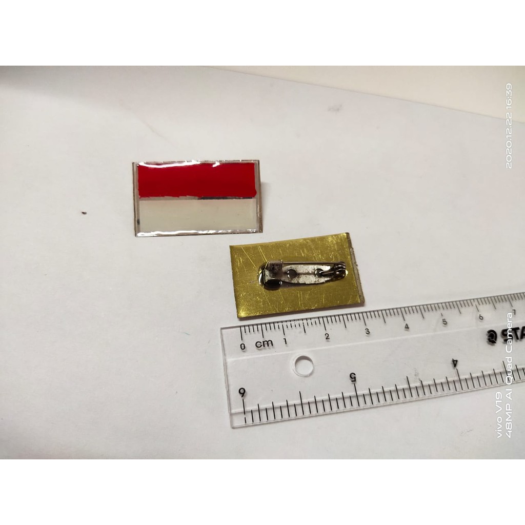 

Bendera merah putih Pin Peniti