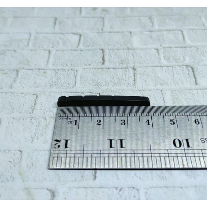 Nut Slotted Stratocaster 40mm Fender Squier Style Hitam