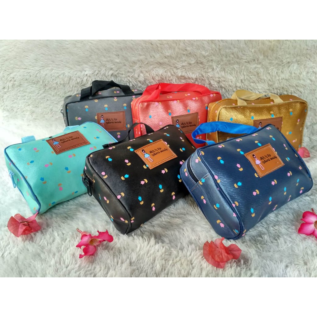 

TAS KOMETIK KOTAK BUNGA