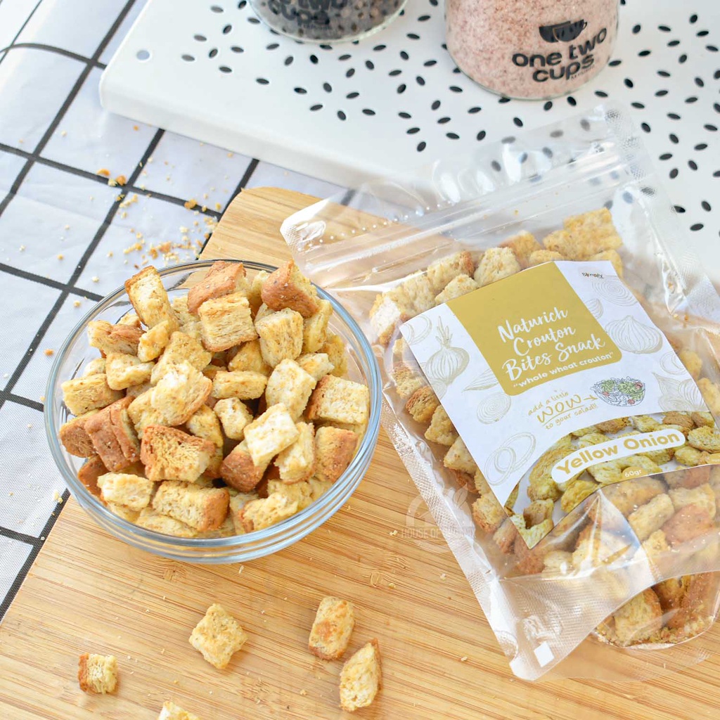 Simply Premium Crouton Bites Snack Yellow Onion 60 Gr