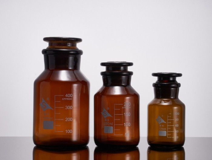Amber Wide Mouth Graduated Glass Reagent Bottle / Botol Reagen 2500ml
