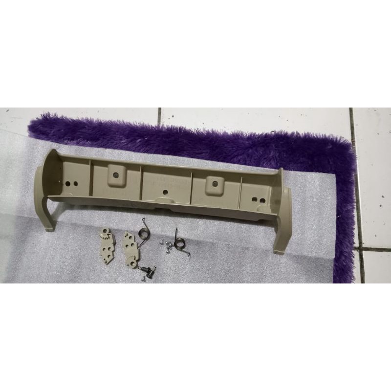 Bracket Laci Innova 2005-2014 Breket Tutup Laci Innova Lama Original