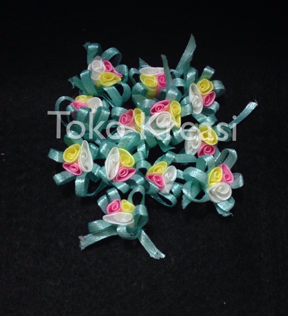 Bunga aplikasi pita satin