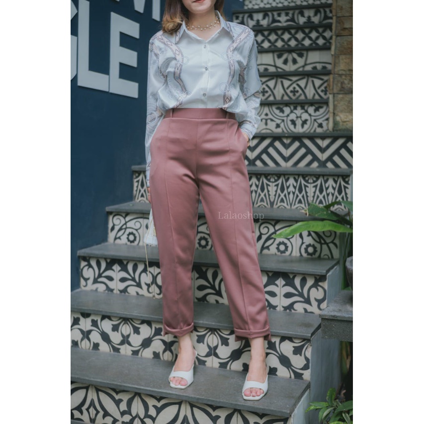 Zia Simple Pants ( Celana dengan garis depan )