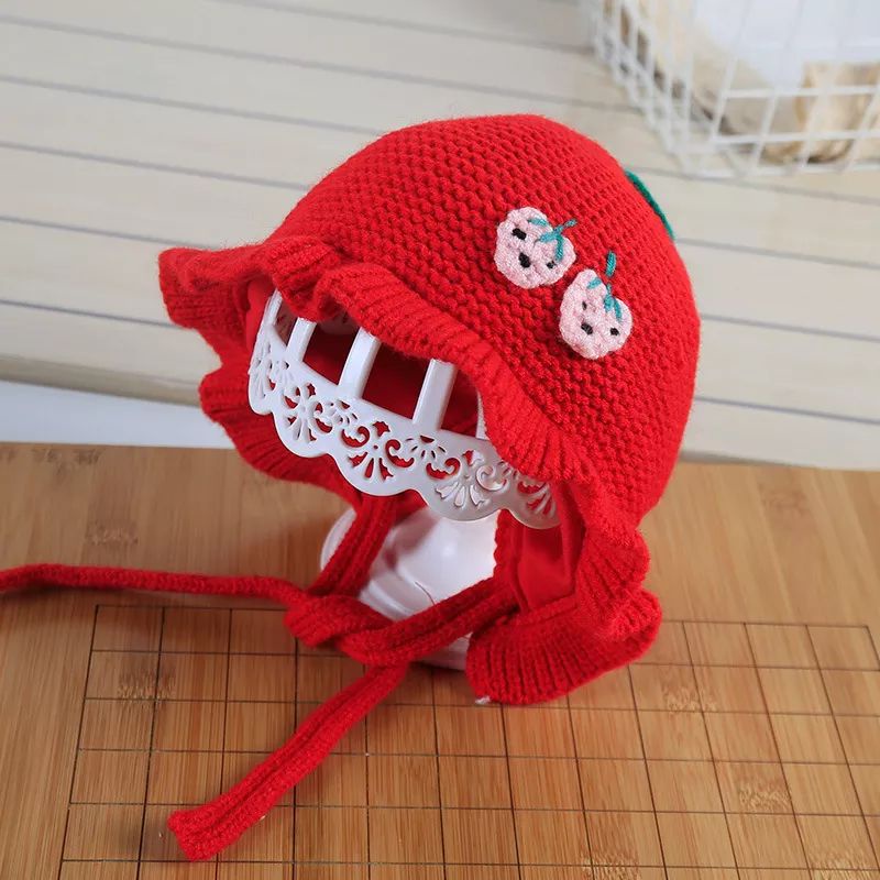 Topi rajut Anak Bayi Perempuan Knitted Ruflle Stawberry Import