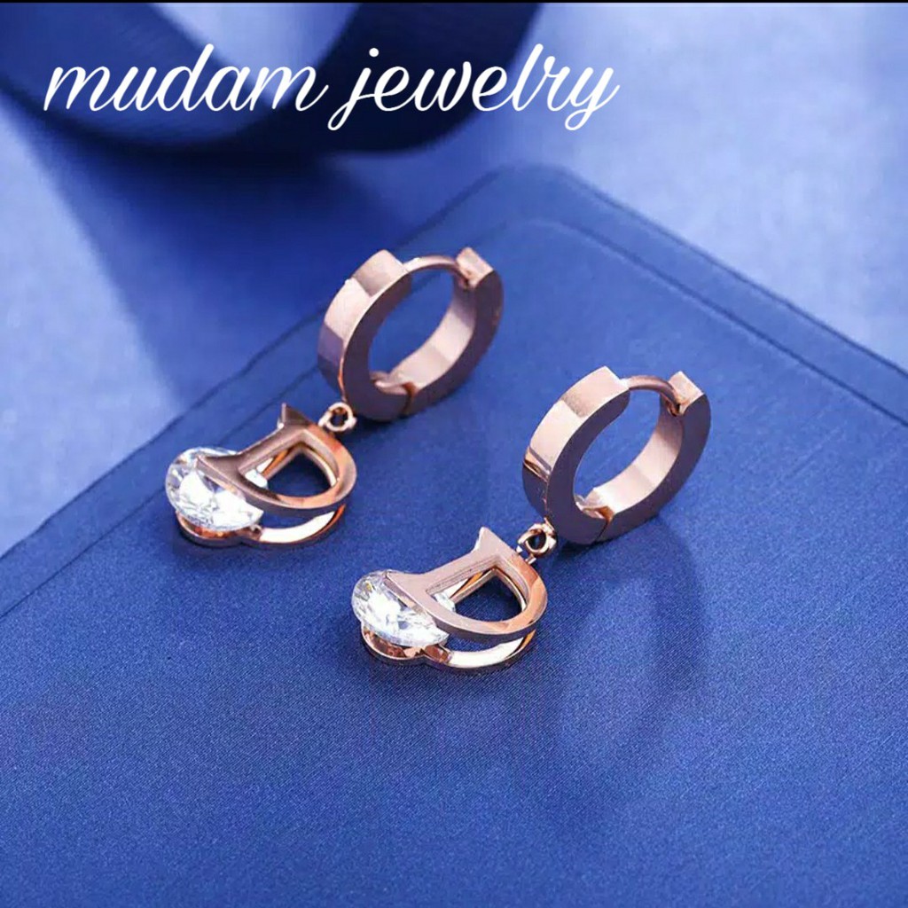 Anting Titanium Huruf D Clip Zircon Artifisial Untuk Wanita Fashion