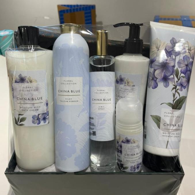 

HAMPERS LEBARAN IDUL FITRI PARCEL BEAUTY MARKS SPENCER CHINA BLUE SET DGRR65416