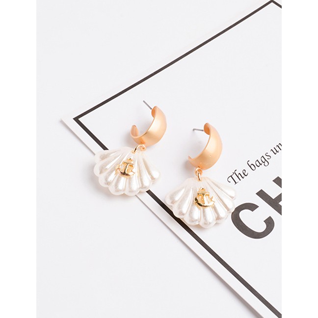 LRC Anting Tusuk Fashion Golden Shell Anchor Earrings D65469