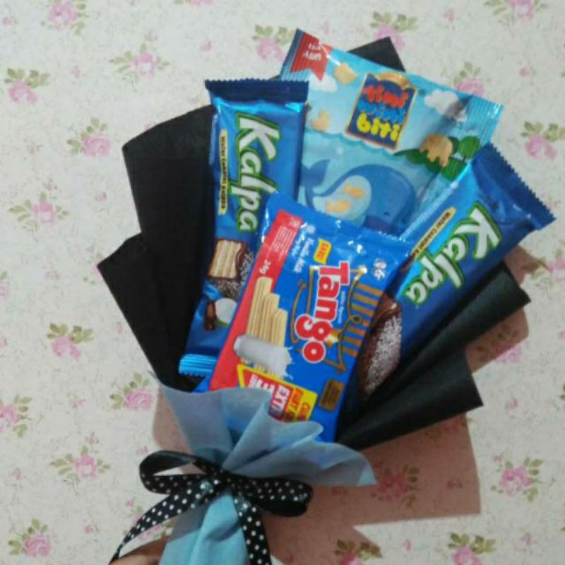 

ready bucket snack/bucket makanan/kado wisuda/kado ulang tahun/kado valentine