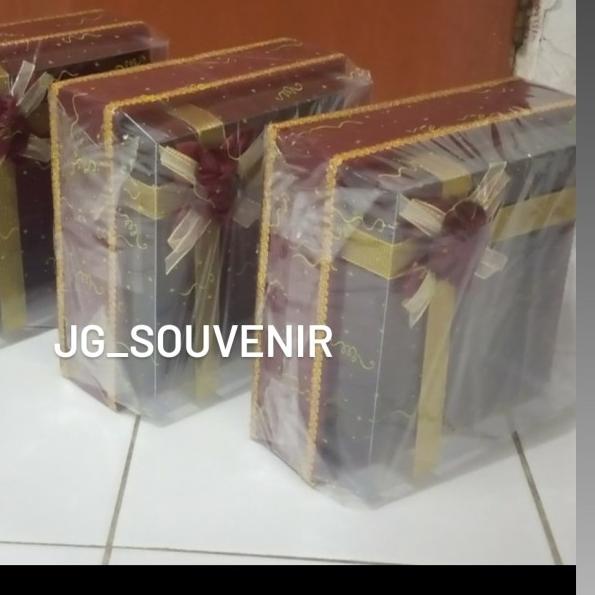 Kotak Hantaran Seserahan Tempat Kue Mika Ukuran 30 x 30 Maron